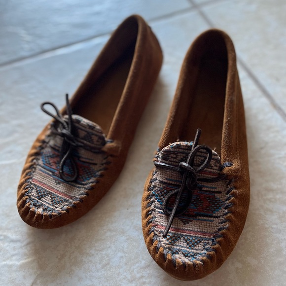 Minnetonka Moccasin size 8.5 brown color suede - Picture 4 of 9